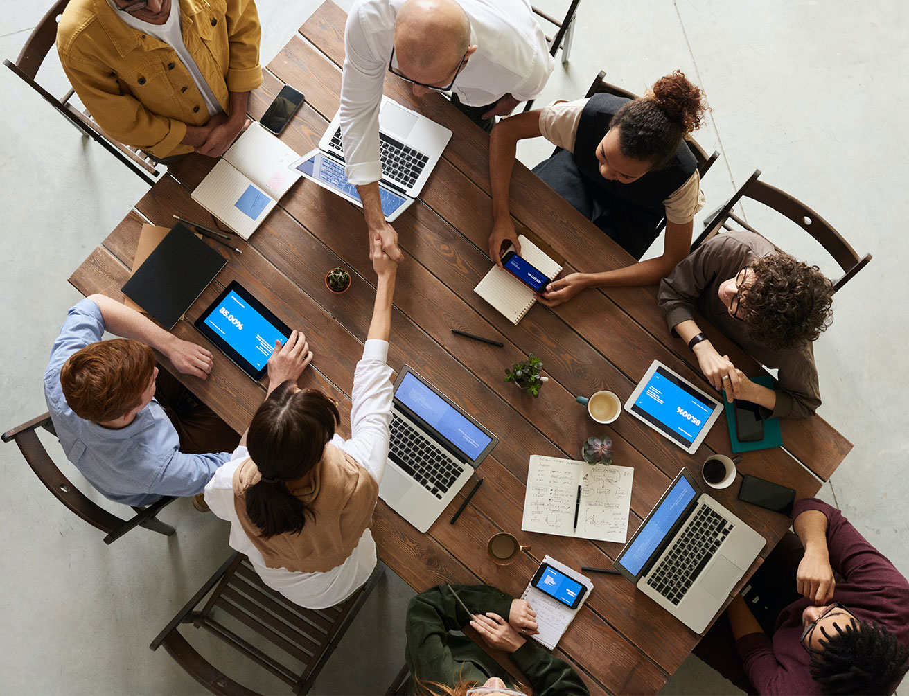 اجتماع فريق شركة كيوبالي لمشاريع التجارة الالكترونية اجتماع فريق شركة كيوبالي لمشاريع التجارة الالكترونية